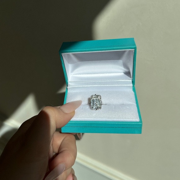 Emerald Cut Diamond Ring - Picture 7 of 9